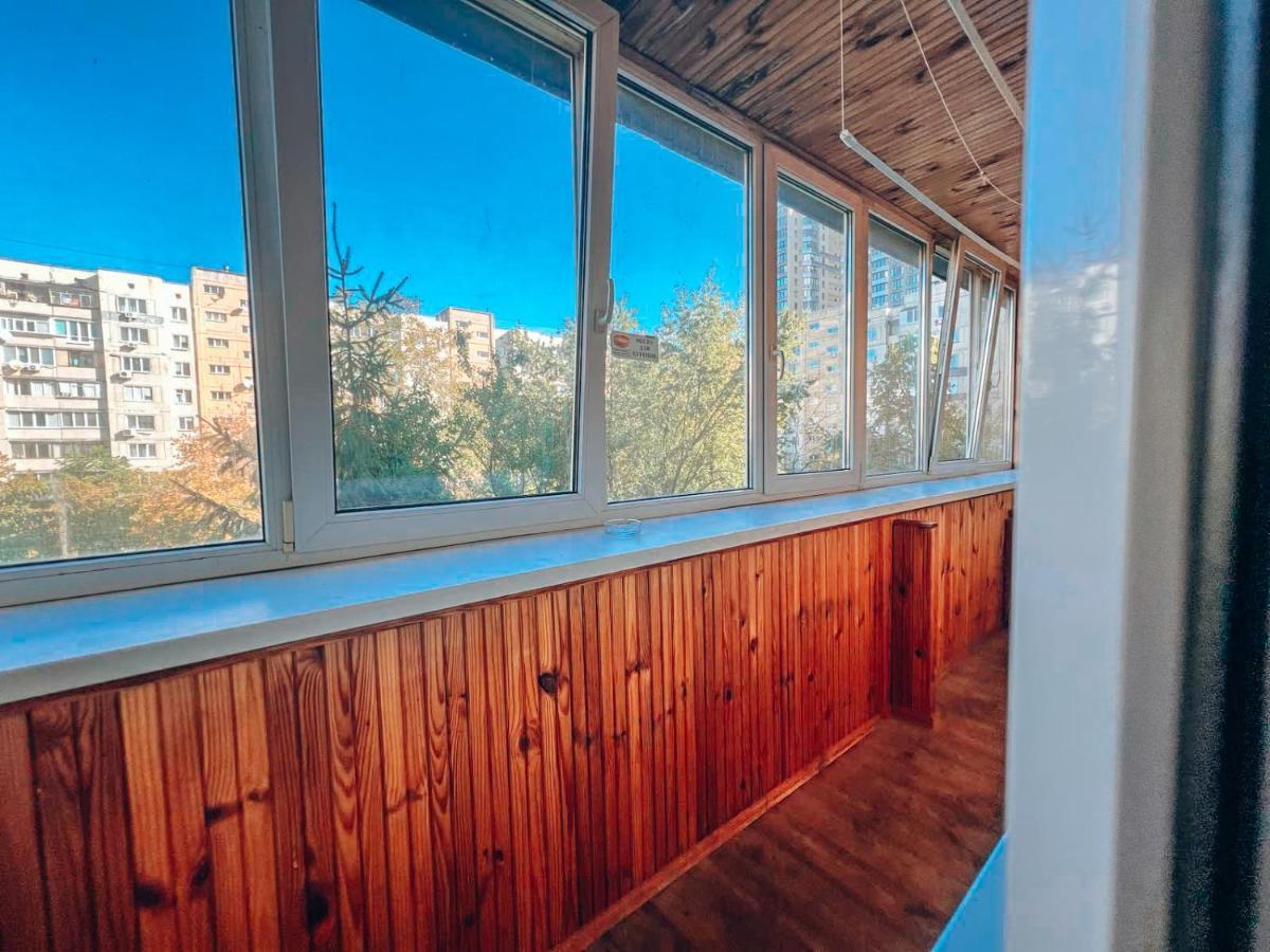 קייב Apartments Near The Exhibition Centre מראה חיצוני תמונה